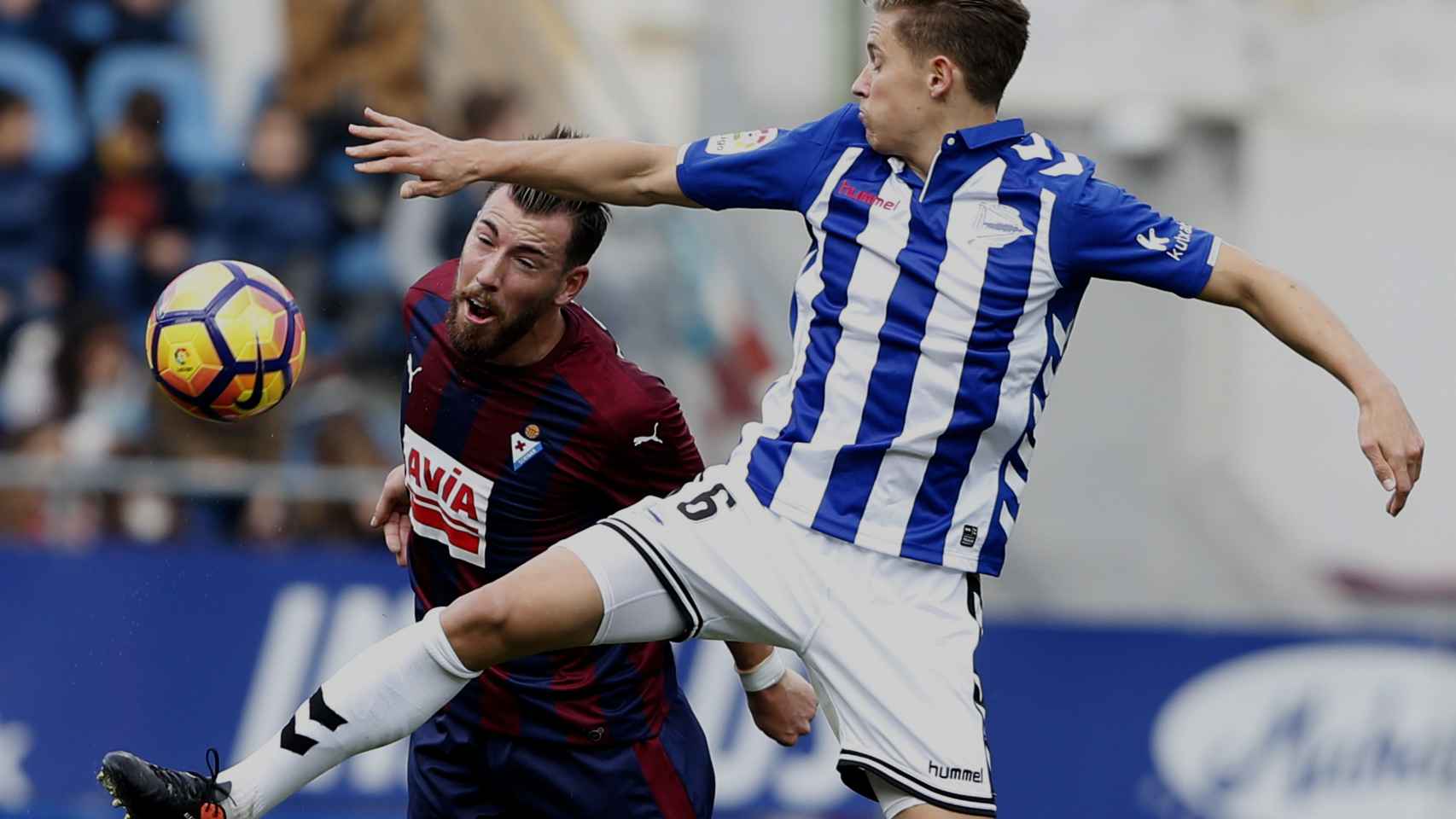 Eibar contra el Alavés en un reciente partido de la Liga española.