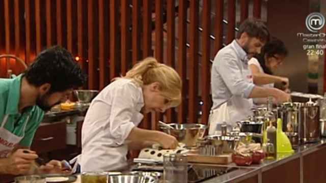 Momento en el que los concursantes cocinaron la receta de Ramón Freixa.