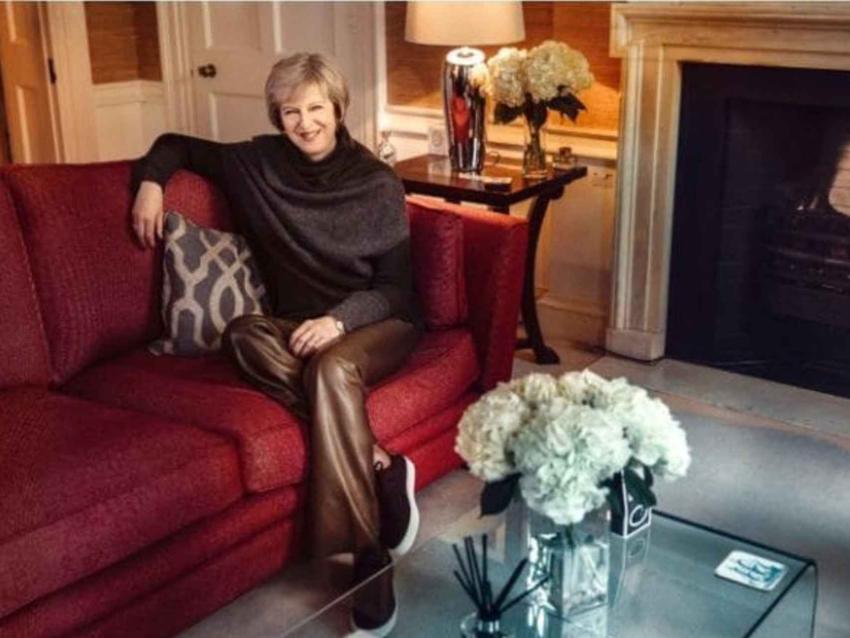 Theresa May posa en su casa para The Sunday Times