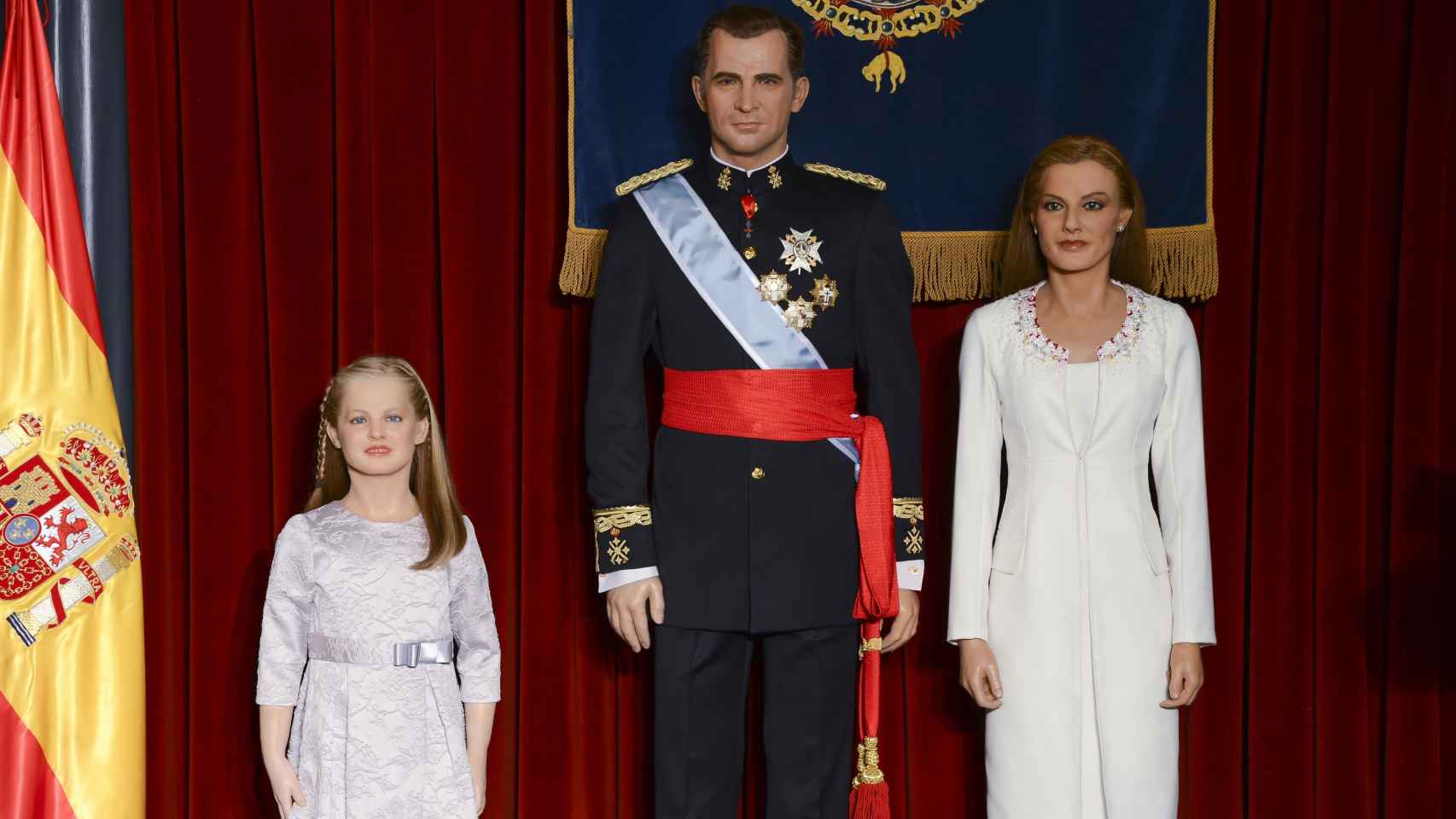 Réplica de los reyes Felipe VI y Letizia con la infanta Leonor