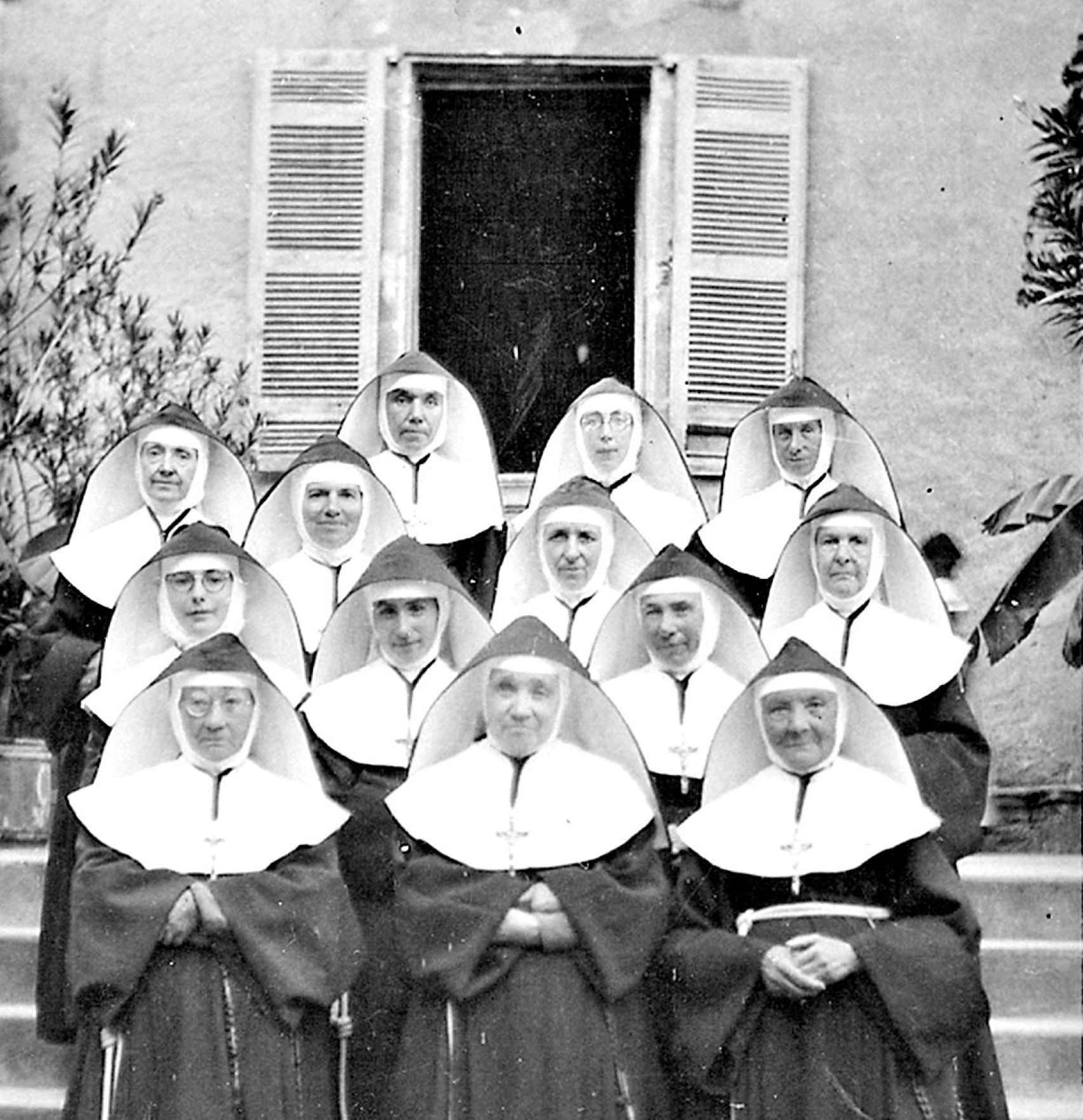 Una foto de las monjas del convento en la Dordoña, donde la pareja vivió en clandestinidad.
