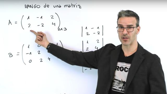 David Calle durante una de sus clases de Matemáticas