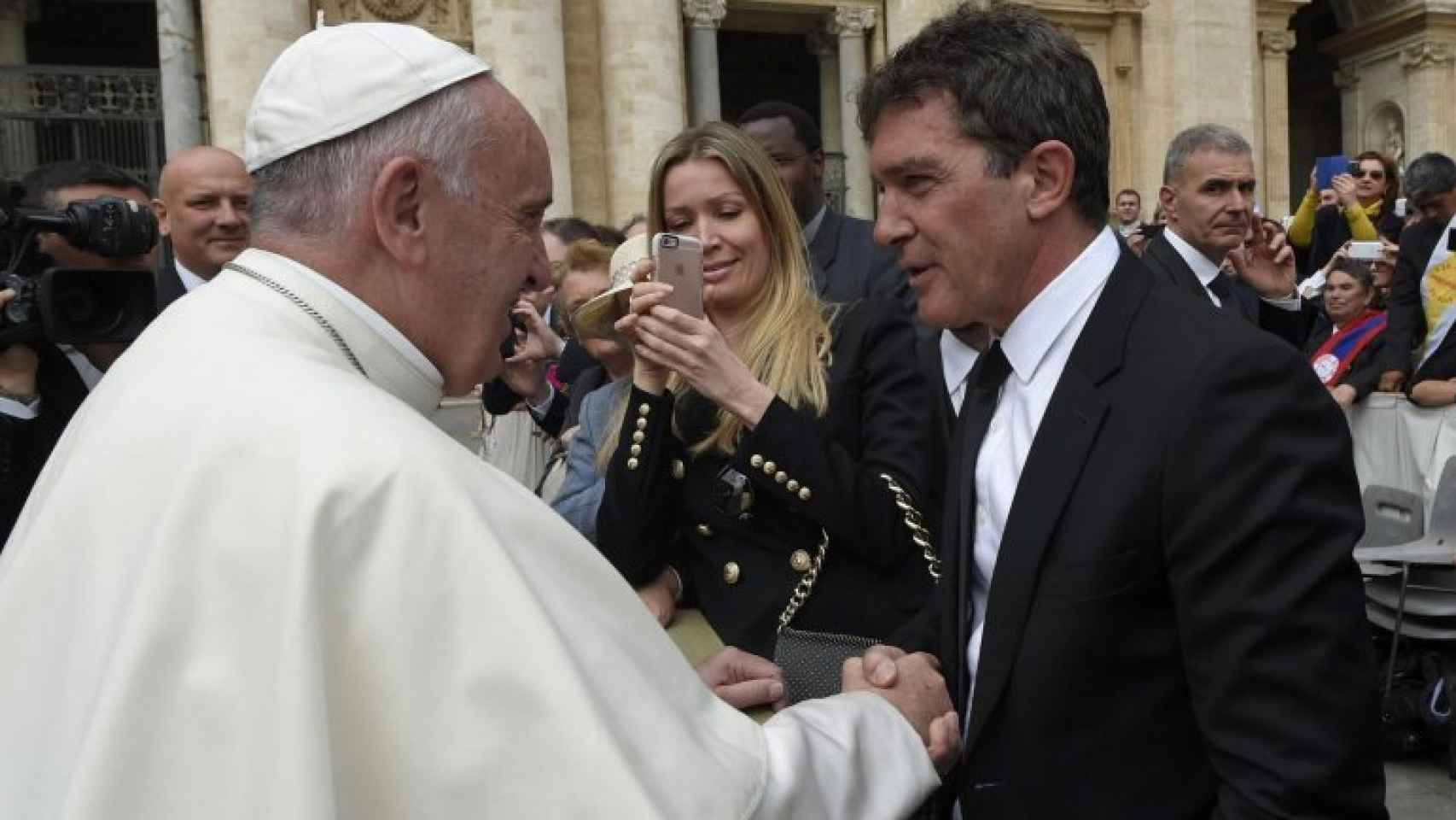El Papa con Antonio Banderas.