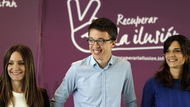 Errejón junto a Ángela Ballester y Clara Serra en un acto reciente.