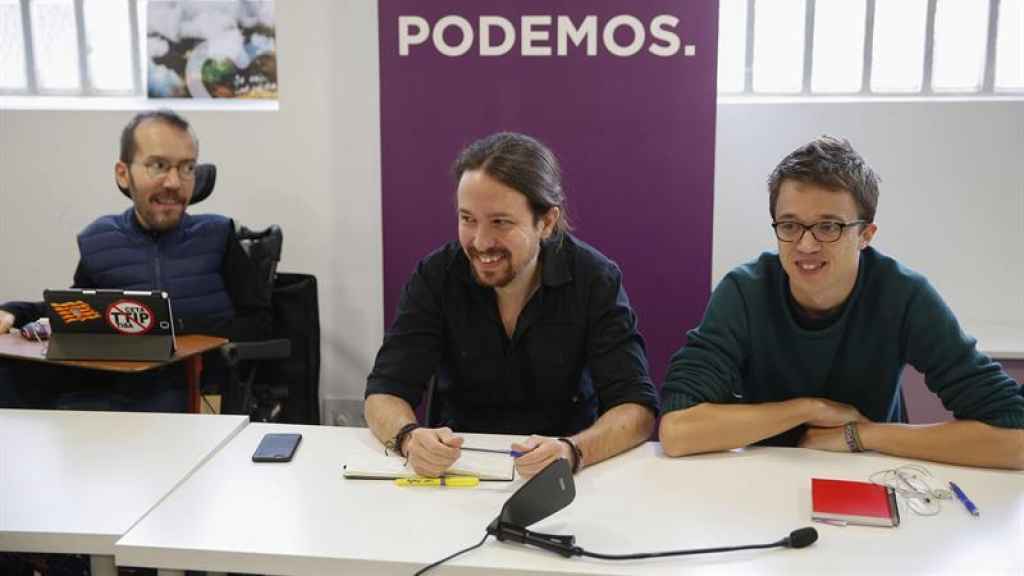 Pablo Echenique, Pablo Iglesias e Íñigo Errejón, en la sede de Podemos.
