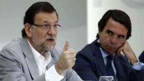 Mariano Rajoy junto con José María Aznar.