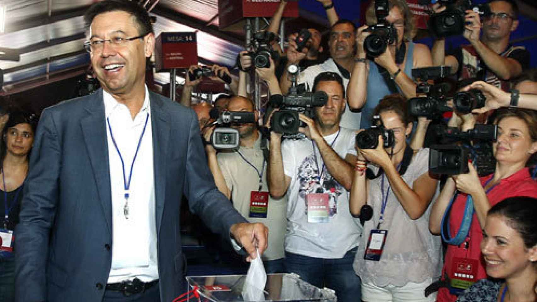 Josep Maria Bartomeu vota en las elecciones del Barça