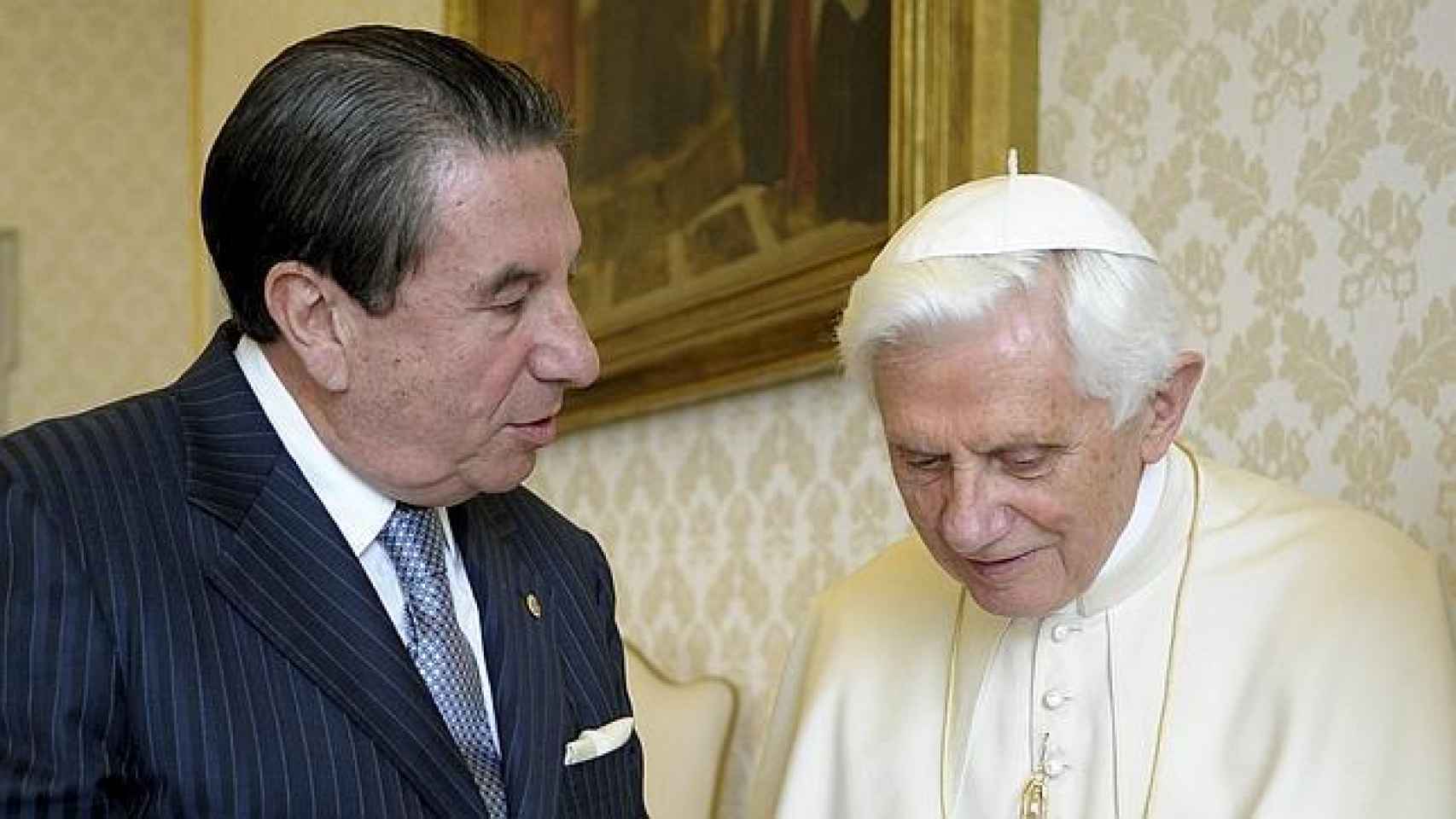 Benedicto XVI durante la audiencia de despedida al embajador de España ante la Santa Sede.