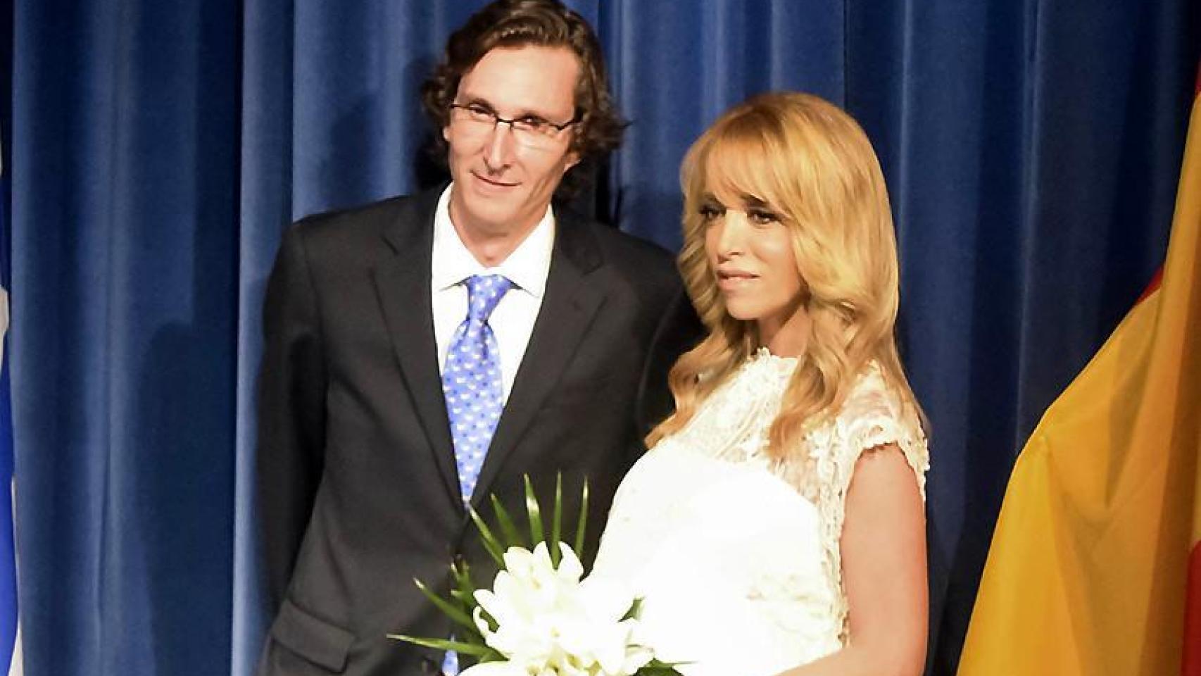 Fernando Gómez Acebo y Nadia el día de su boda.
