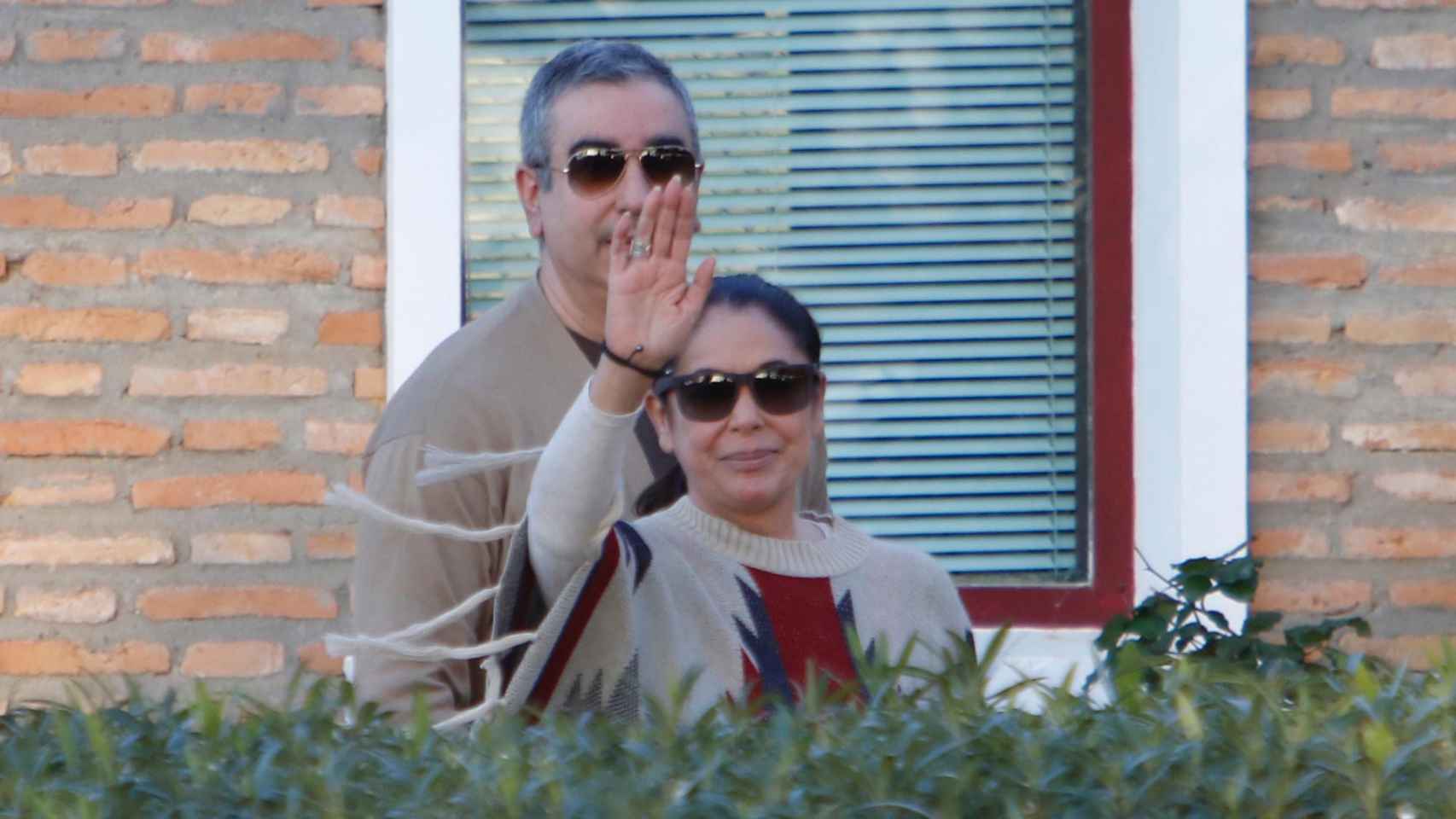 Agustín e Isabel saliendo de la cárcel el 2 de marzo.