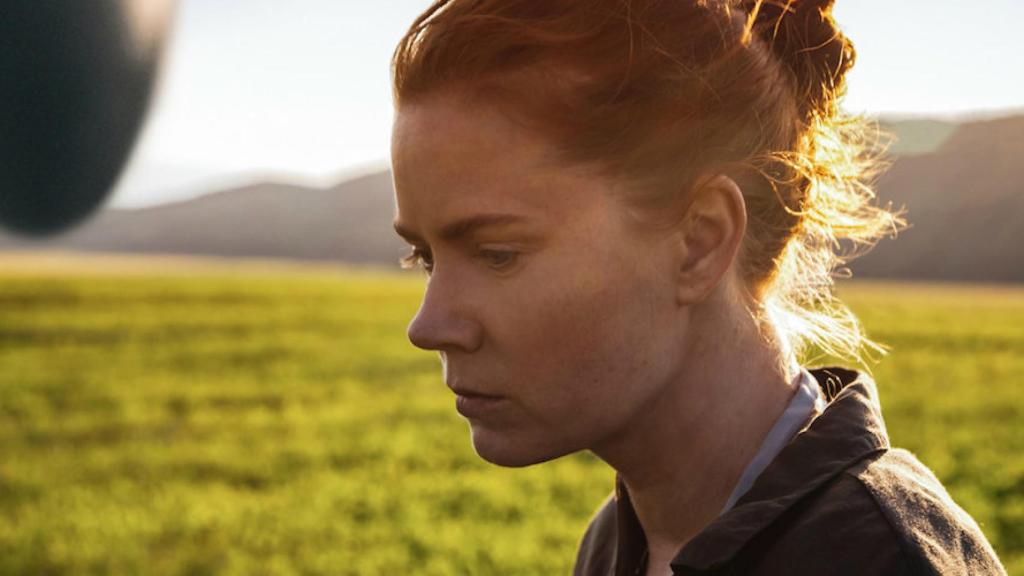 Amy Adams en Arrival, una de las mejores películas del año.