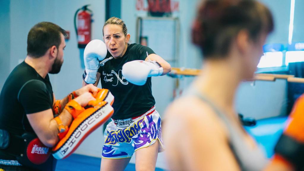 Eva María Naranjo, en plena clase de Muay Thai.