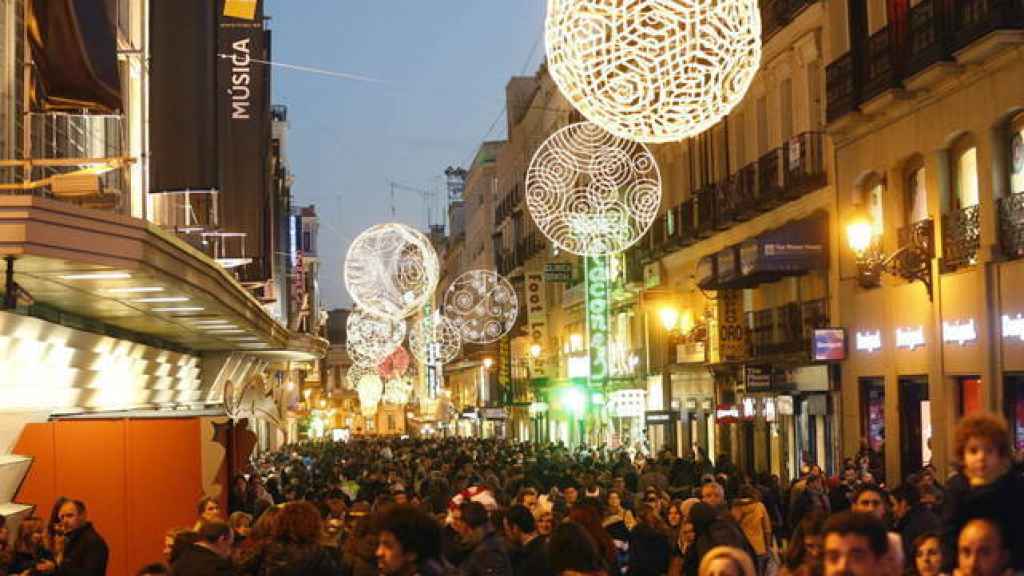 La calle de Preciados, en Madrid, durante las compras navideñas.