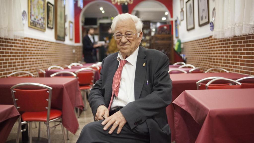 El padre Ángel, en el restaurante Robin Food.