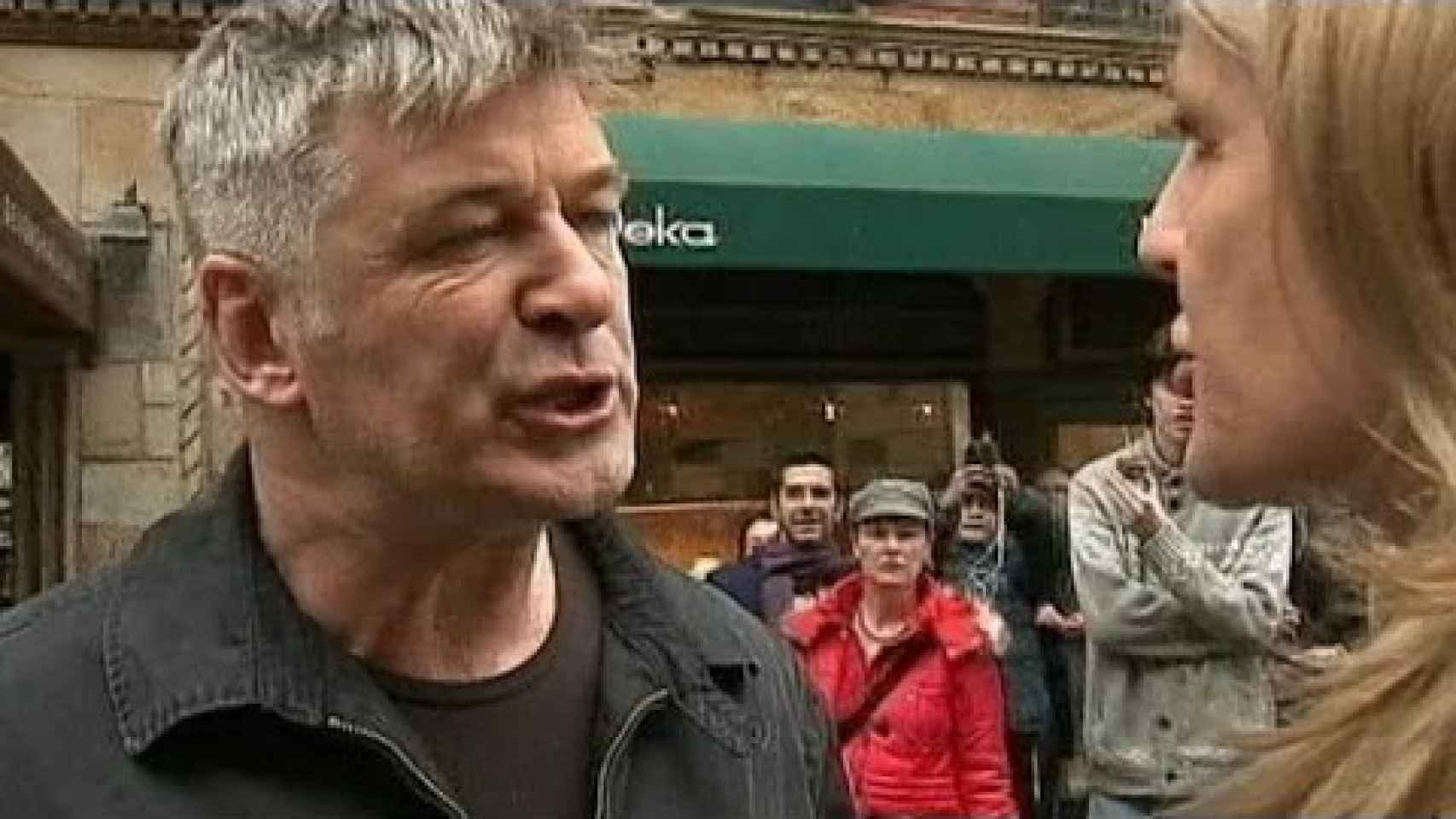 Alec Baldwin se encara con una reportera en las calles de Nueva York