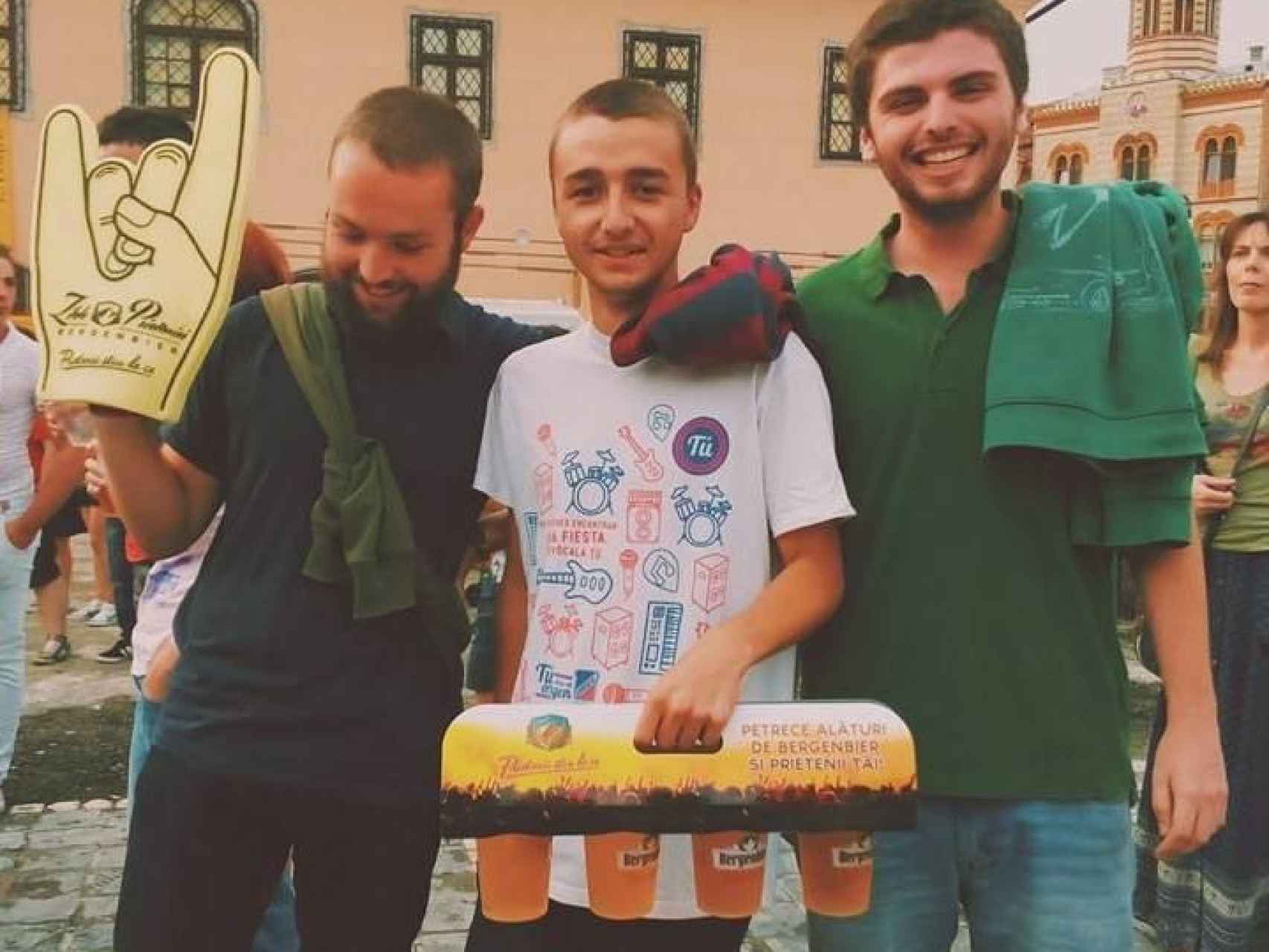 Iñaki Ellakuria (en el centro) tiene 21 años y se había mudado a Berlín en septiembre de 2016 para proseguir con sus estudios de Económicas.