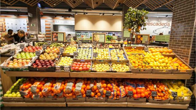 Interior de un supermercado Carrefour Market.