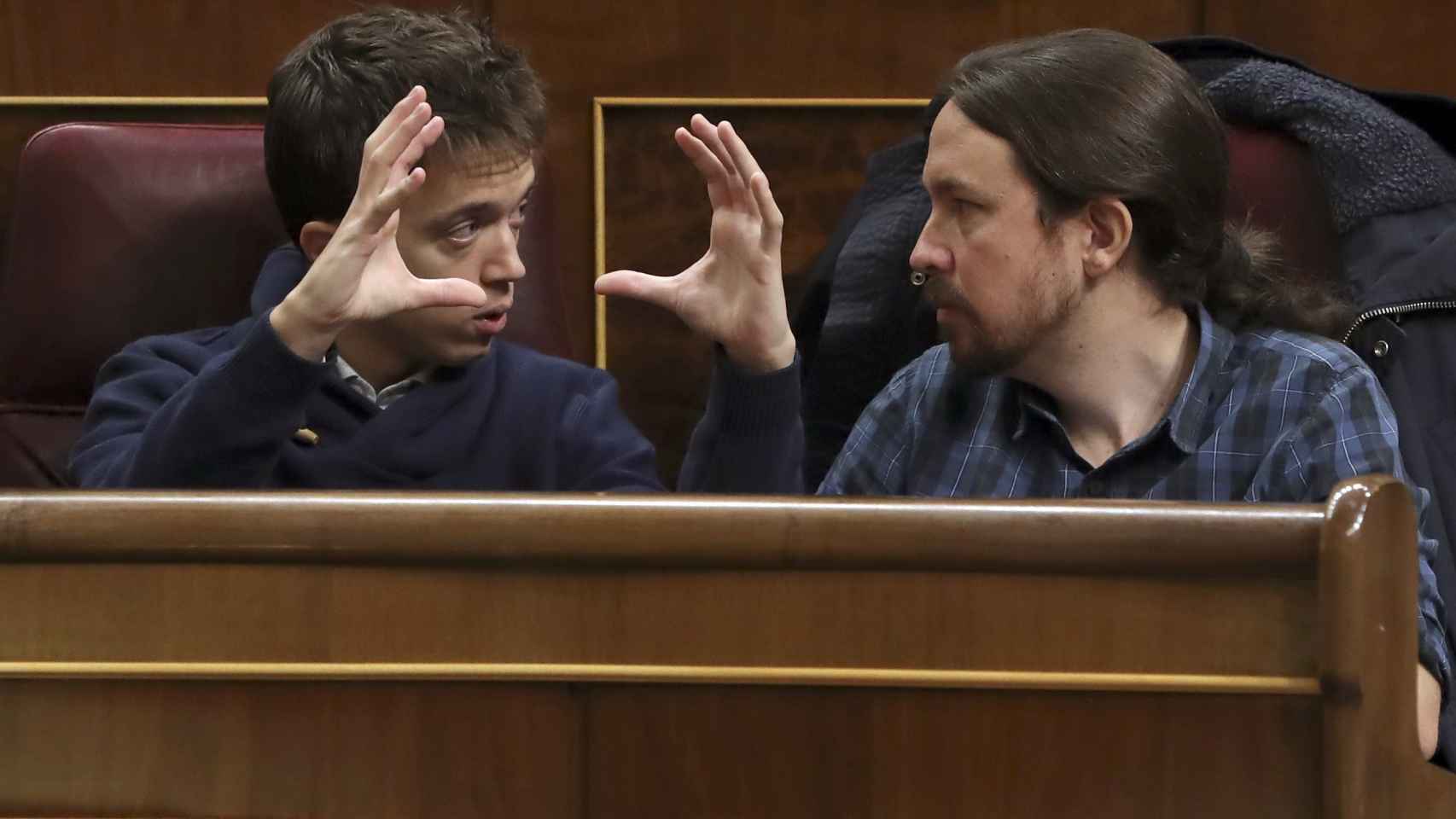 Pablo Iglesias e Íñigo Errejón en el Parlamento.