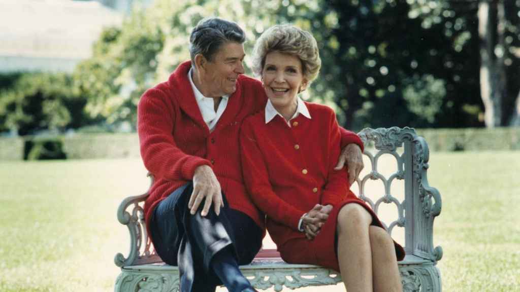 La controvertida primera dama Nancy Reagan con su marido, el presidente Ronald Reagan