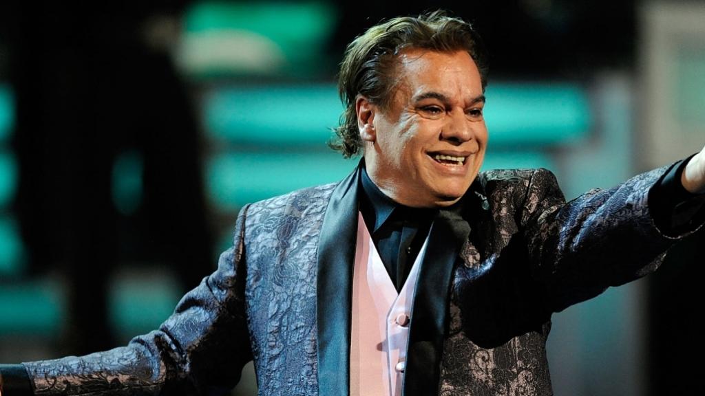 Juan Gabriel, durante una de sus actuaciones