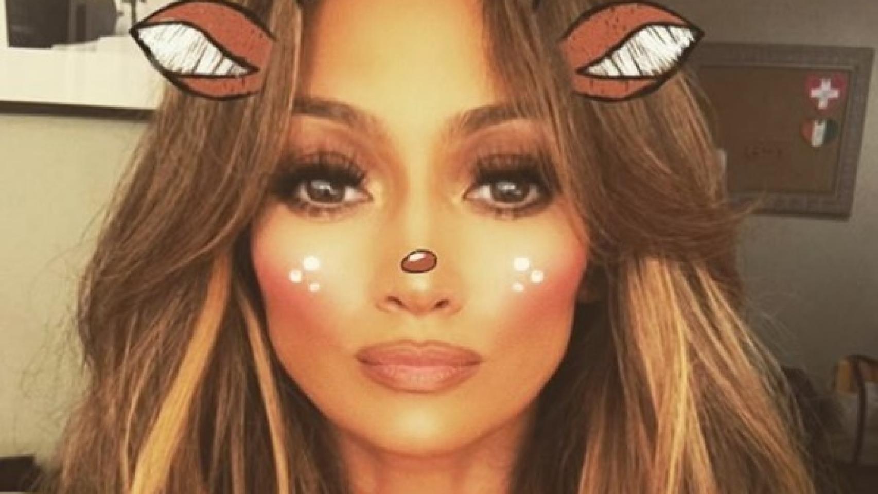 Jennifer López es una gran aficionada a la aplicación de móvil que transforma tu rostro en la de un animal, y en esta ocasión ha querido ser Bambi. Incluso de esta guisa la cantante luce igual de guapa.