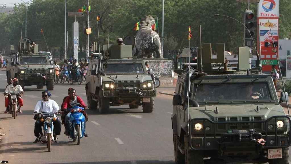 Tropas españolas en un convoy en Mali