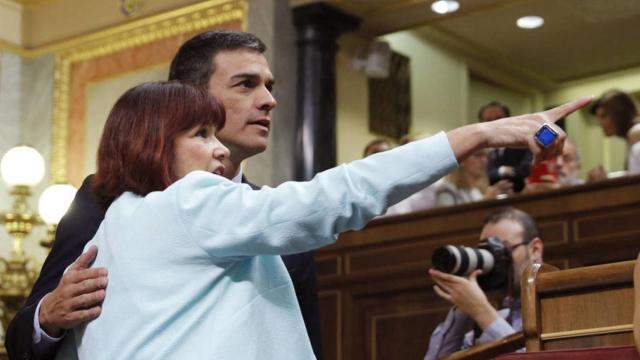 Micaela Navarro y Pedro Sánchez.