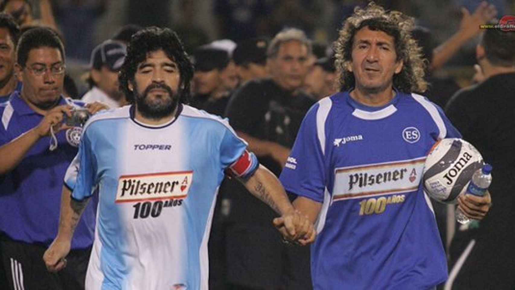 Diego Armando Maradona dijo de Jorge González que era mejor jugador que él. Nunca se sabrá. El salvadoreño llevó una vida menos profesional aún que el argentino.