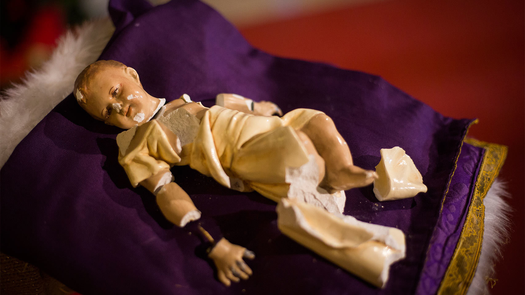 El Niño Jesús del santuario de la Virgen de Linarejos después del acto vandálico.