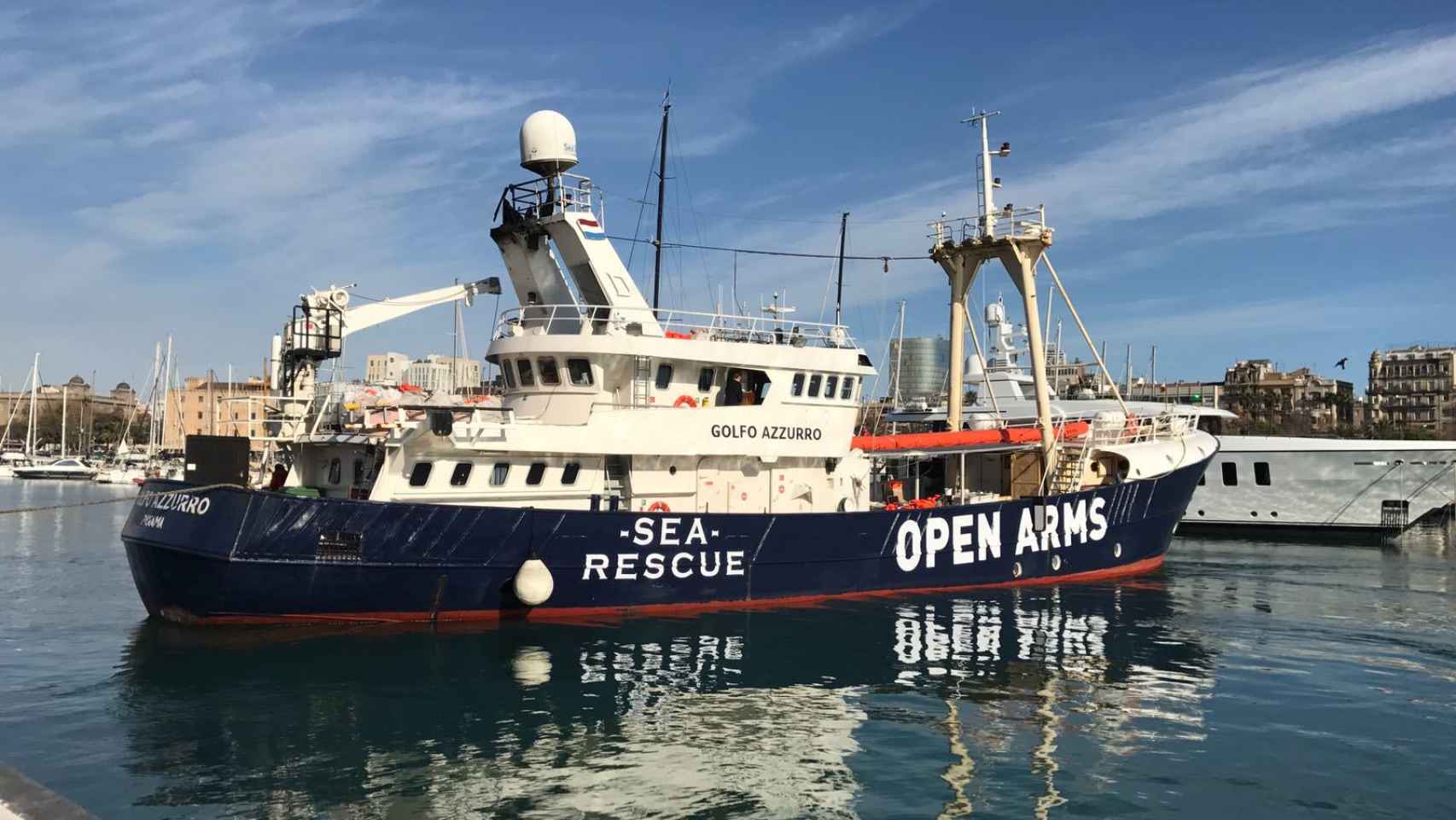 La ONG ha alquilado el Golfo Azzurro mientras su velero se repara.