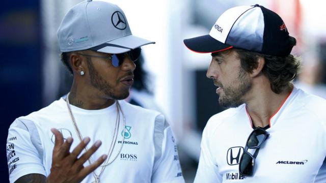 Fernando Alonso y Lewis Hamilton durante la temporada 2016.