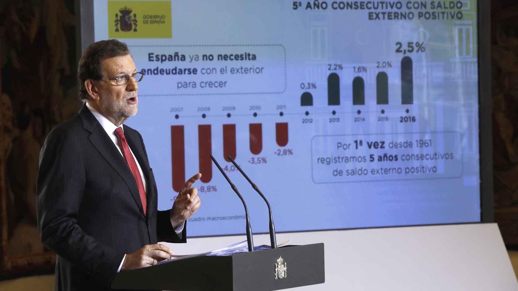 El presidente del Gobierno, Mariano Rajoy, durante la rueda de prensa que ha ofrecido en el Palacio de la Moncloa.