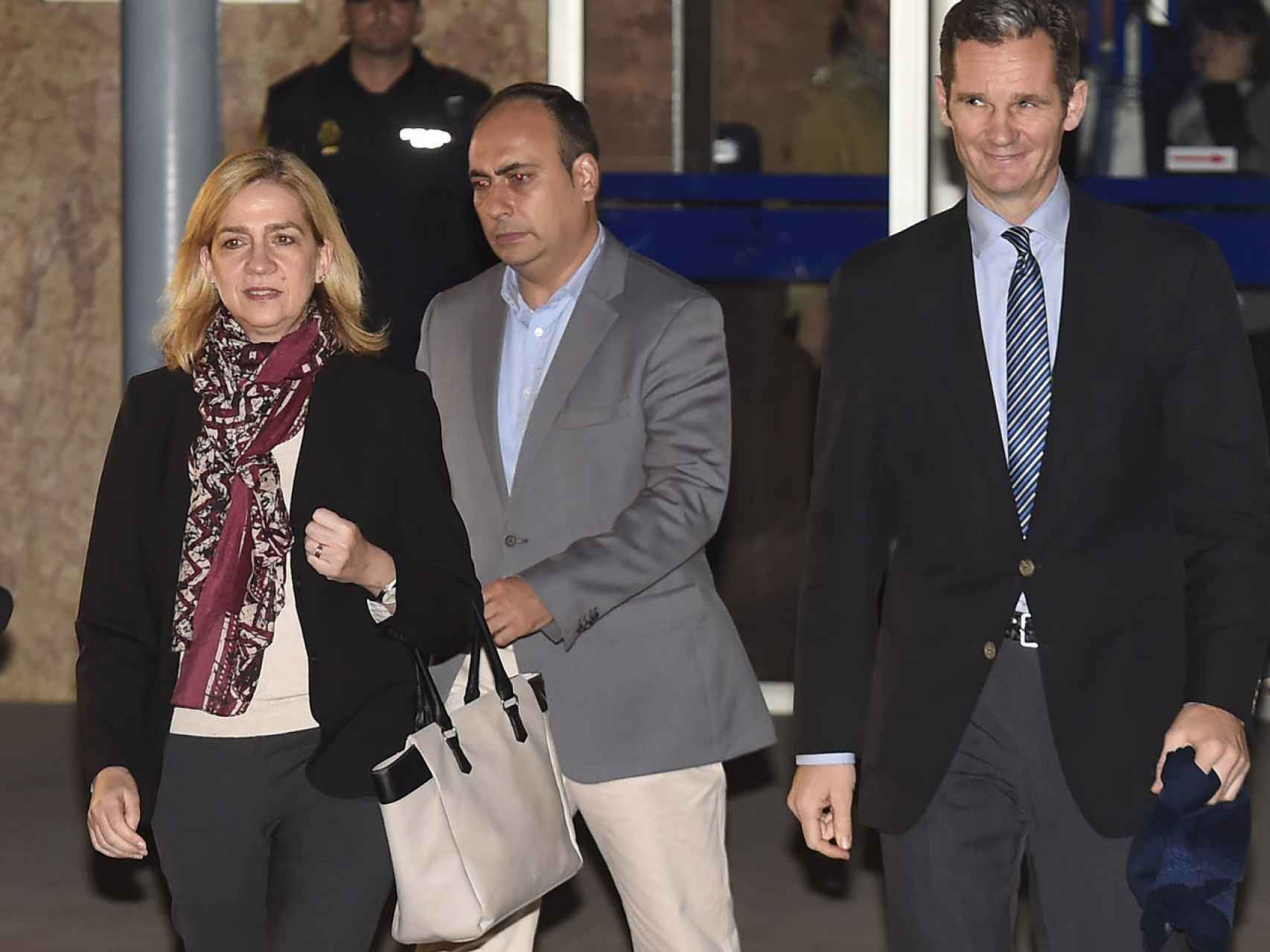 La infanta Cristina de Borbón y su marido Iñaki Urdangarin a la salida del juicio.