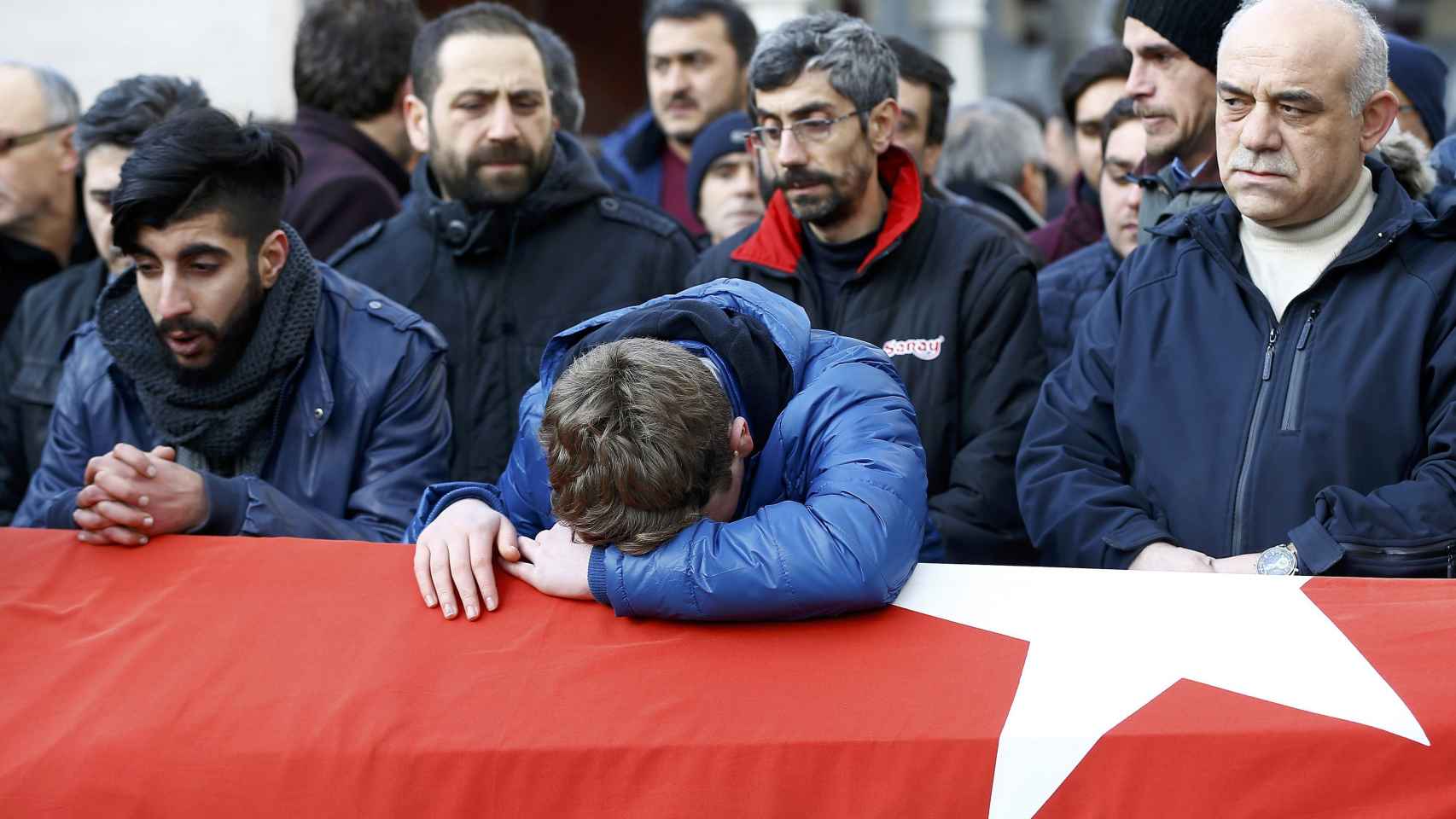 Estambul ha mostrado su respeto por las víctimas del atentado.