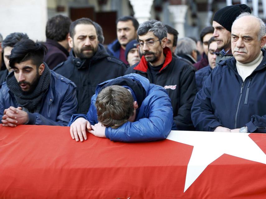 Estambul muestra su respeto por las víctimas del atentado.