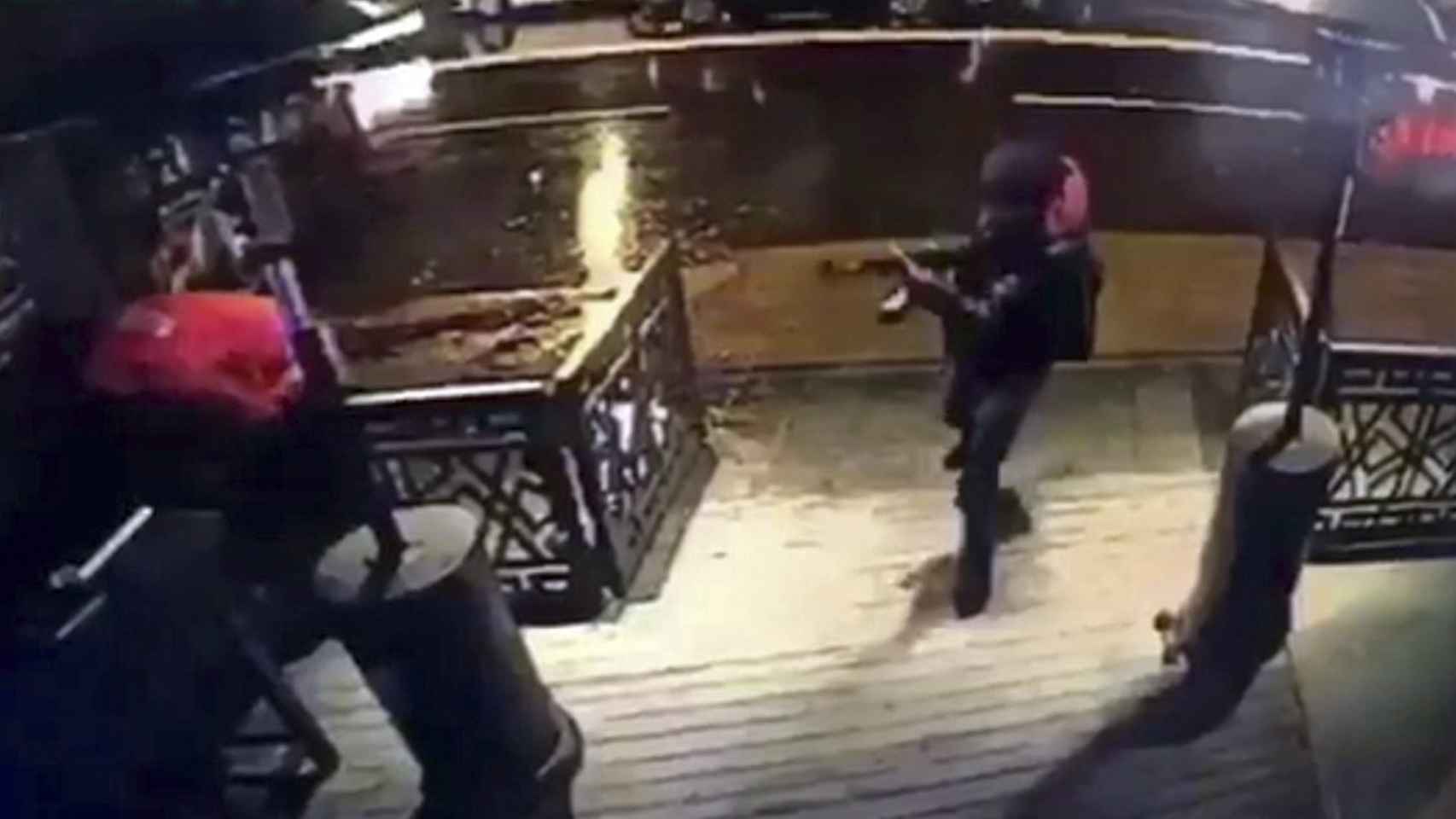 Una captura de vídeo muestra a un atacante en la sala de fiestas Reina de Estambul
