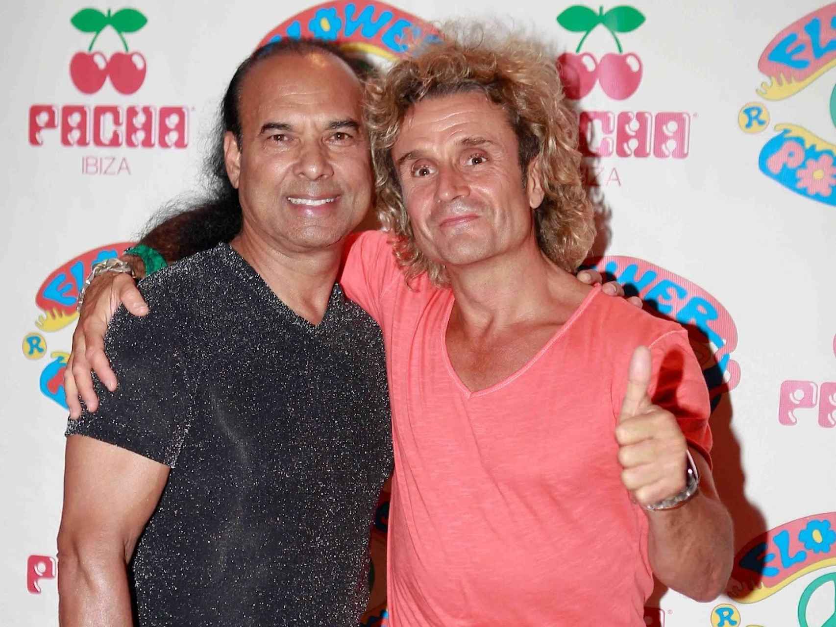 Bikram Choudhury con Nacho Cano en Ibiza