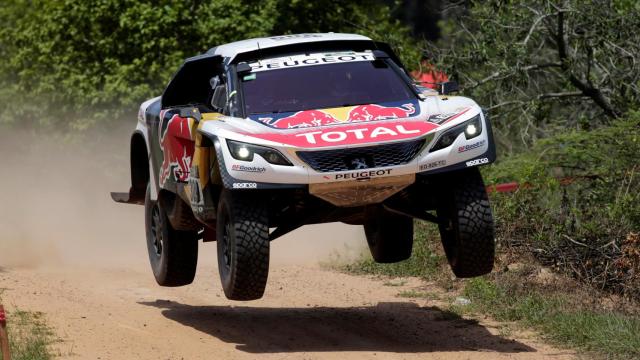 Sebastien Loeb, a los mandos de su Peugeot.