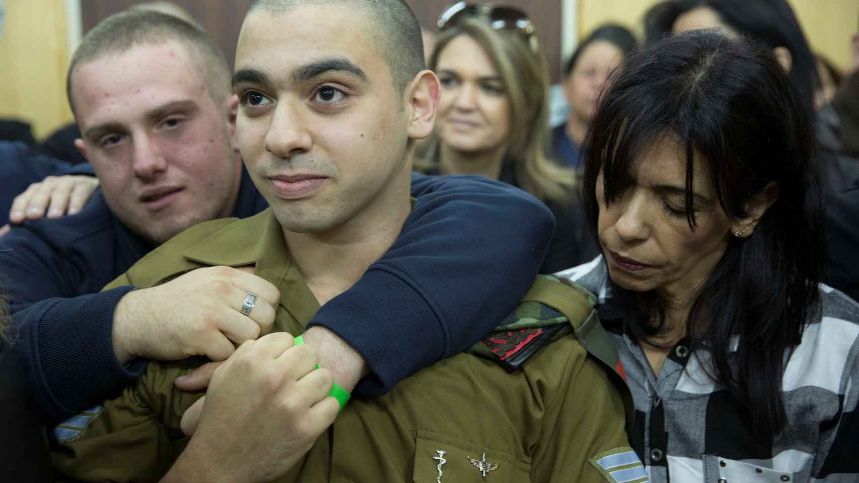 El soldado israelí, esperando su condena.