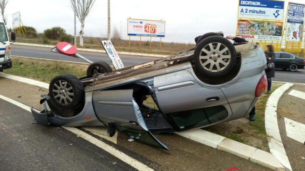 zamora-accidente-vehiculo-volcado