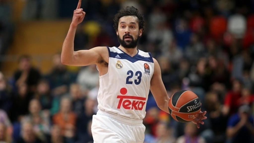 Sergio Llull conduce el balón durante el último encuentro entre Madrid y CSKA.