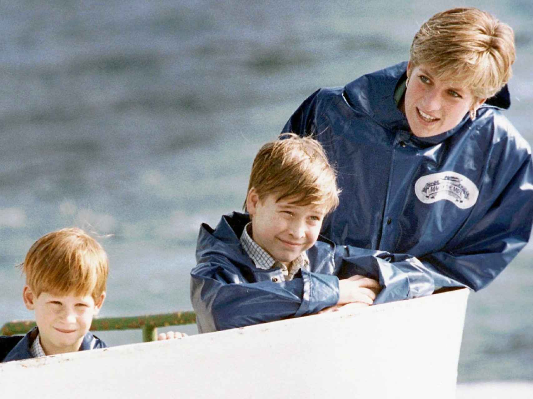 Diana de Gales con sus hijos, cuando eran pequeños