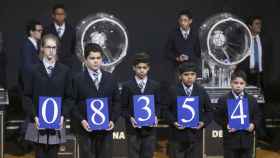 El primer premio de la lotería de El Niño ha recaído en el número 08.354.