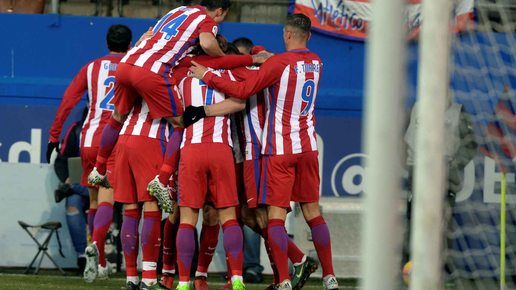 Los jugadores del Atlético celebran el gol de Griezmann.
