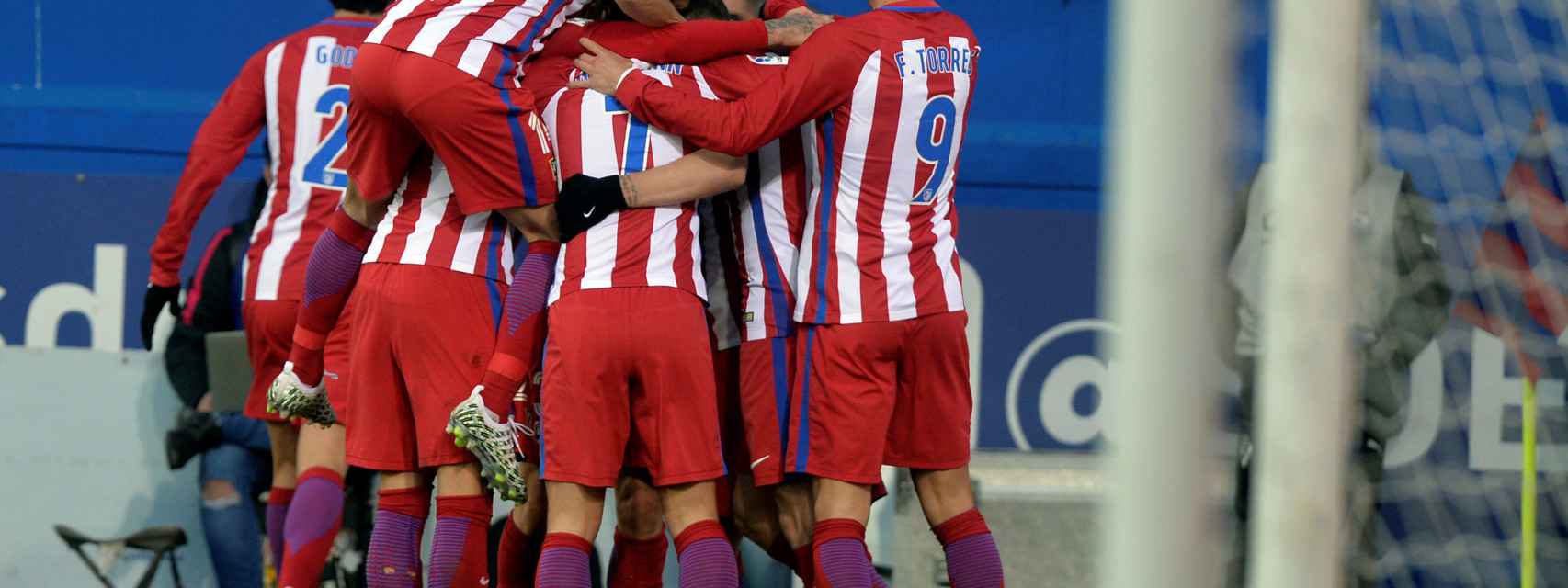 Los jugadores del Atlético celebran el gol de Griezmann.