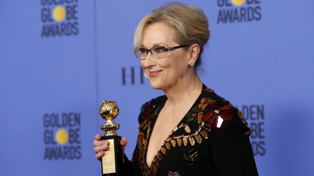 Meryl Streep, con el Globo de Oro que reconoce toda su carrera.