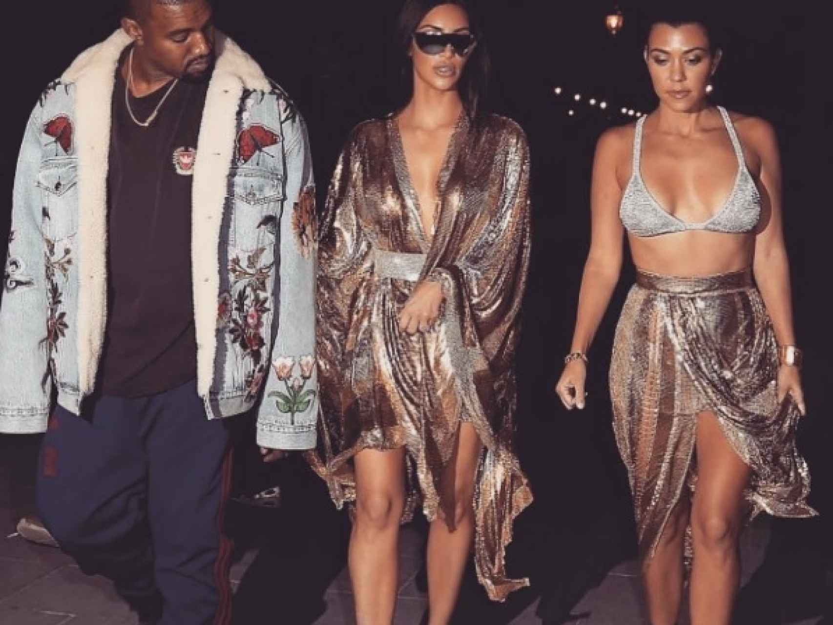 Kanye West, Kim y Kourtney Kardashian por las calles de París la noche anterior al robo.
