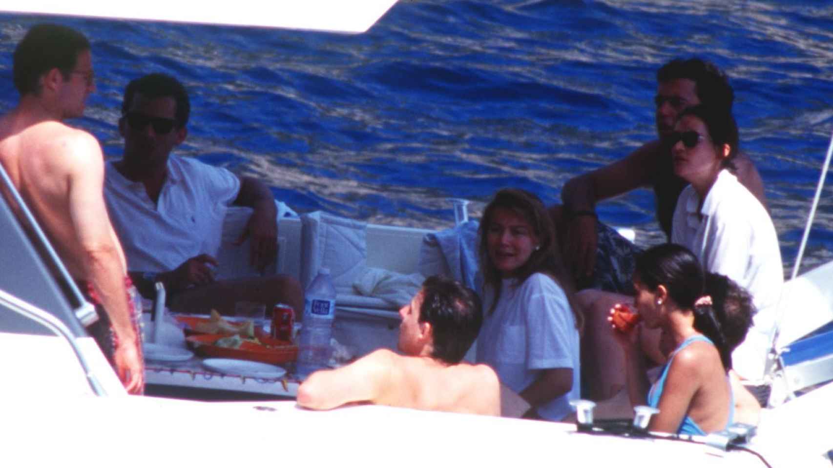 Inés Sastre y Felipe de Bprbón, en un yate en Mallorca en 1995