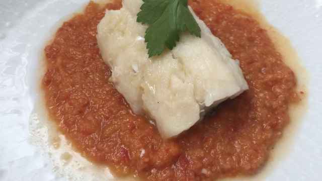 bacalao-con-salsa-de-tomate-y-cebolla