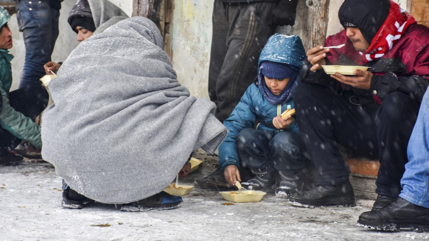 En Serbia hay cientos de niños no acompañados en refugios a veces improvisados, según Save The Children.